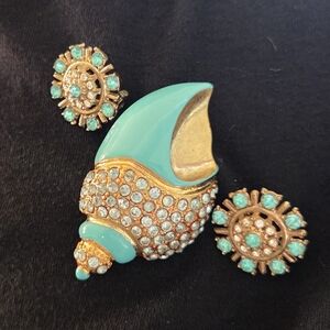 Turquoise and Gold Brooch Set